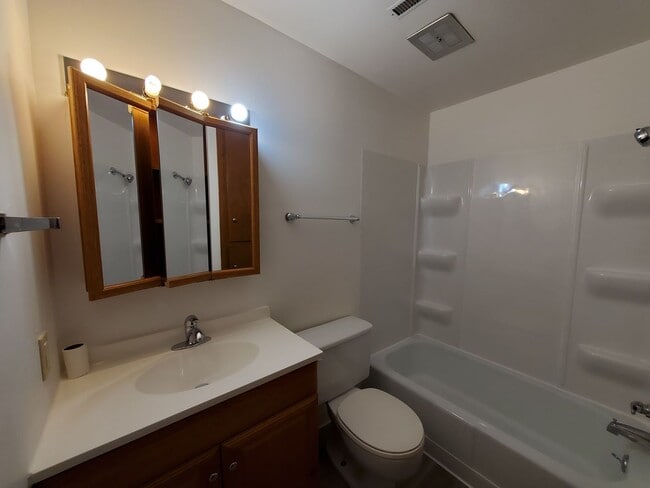 Interior Photo - Walnut St 2115