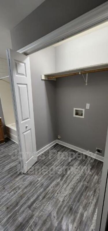 Building Photo - 120 W 52 Bypass