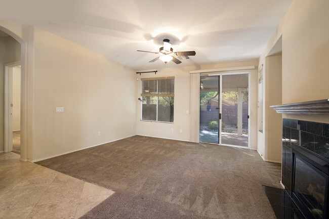 Building Photo - SUMMERLIN Home 3 Bedrooms + Small Loft - M...