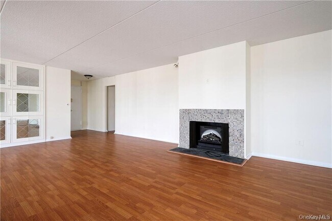 Building Photo - 400 High Point Dr