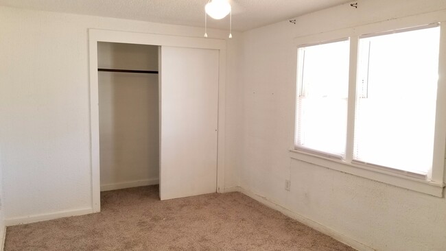 Building Photo - ADORABLE HOME ON LARGE LOT