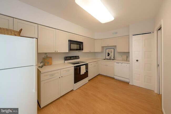 Building Photo - 5501 Seminary Rd