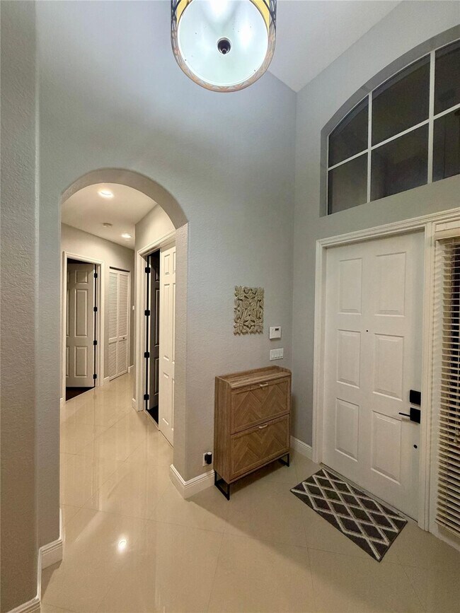 Building Photo - 12200 NW 77th Manor