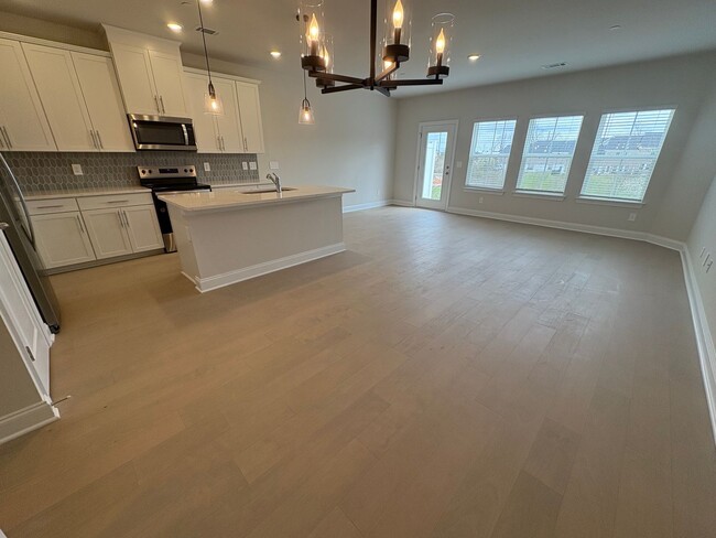 Building Photo - Brand New 3 Bedroom Gallatin Townhome