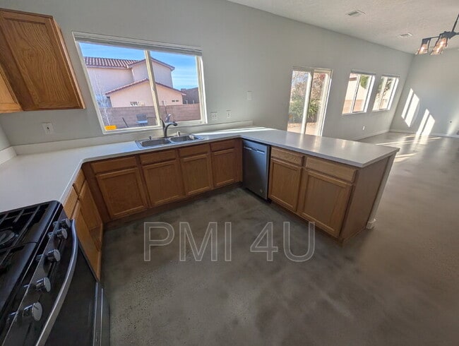 Building Photo - 7105 Casa Elena Dr NE