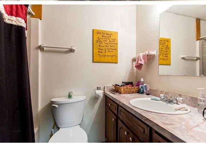 Bathroom - 3712 Sharon Dr