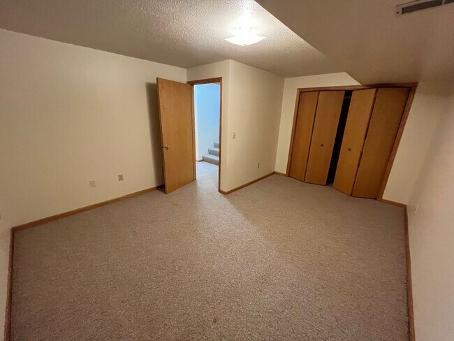 Building Photo - 629 29th Ave NE