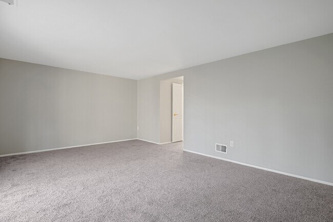 Building Photo - 10661 High Beam Ct