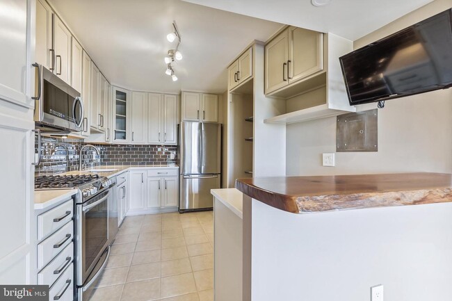 Building Photo - 9039 Sligo Creek Pkwy
