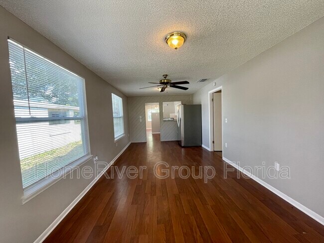 Building Photo - 10925 71st Ave