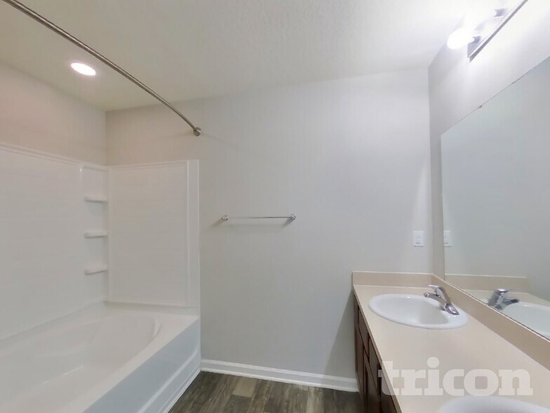 Building Photo - 2210 Pebble Point Dr