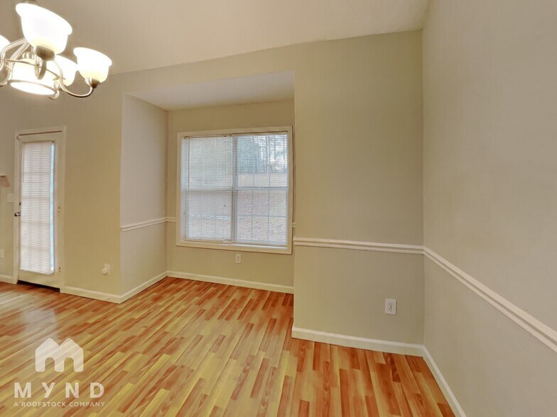 Building Photo - 540 Washington Dr