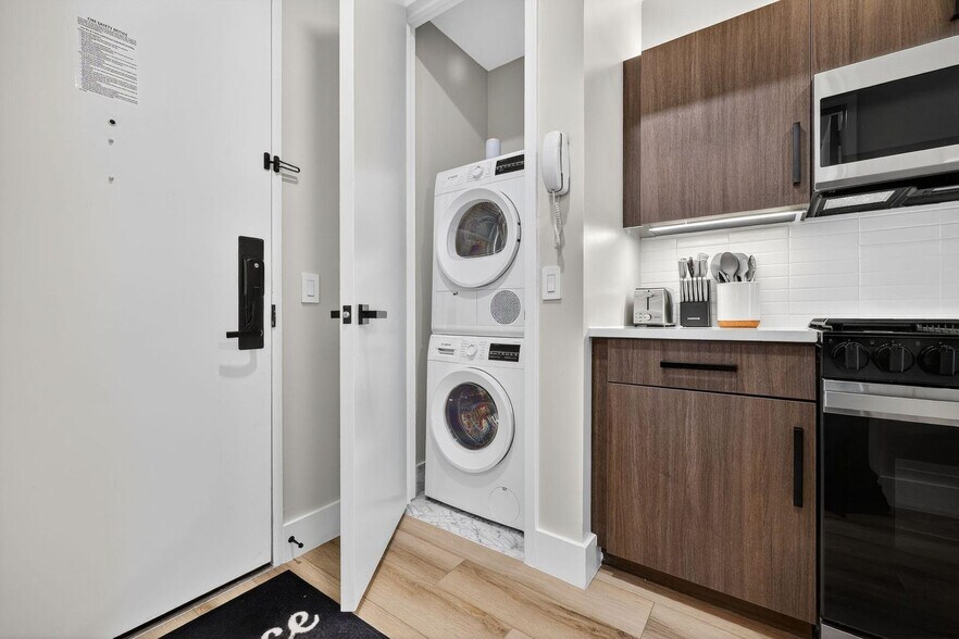 Building Photo - 95 Wall St