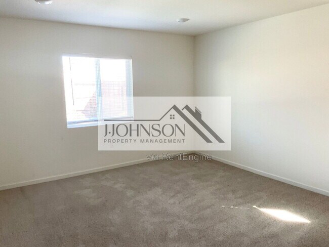 Building Photo - 2451 Riparia St