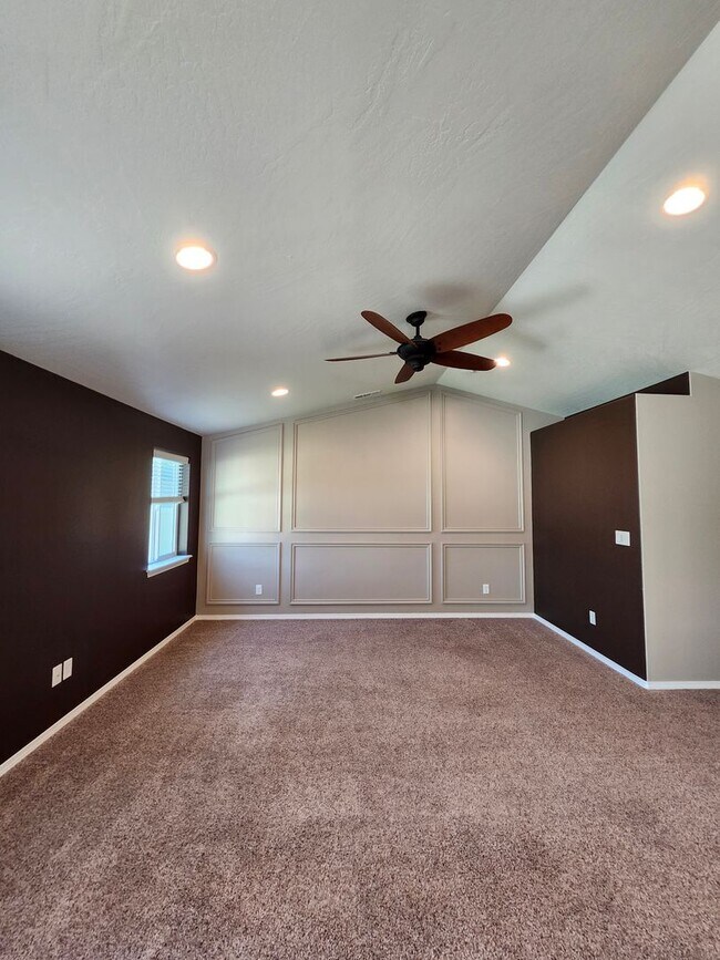 Building Photo - Move-In Special: $700 off Move-in Costs, G...