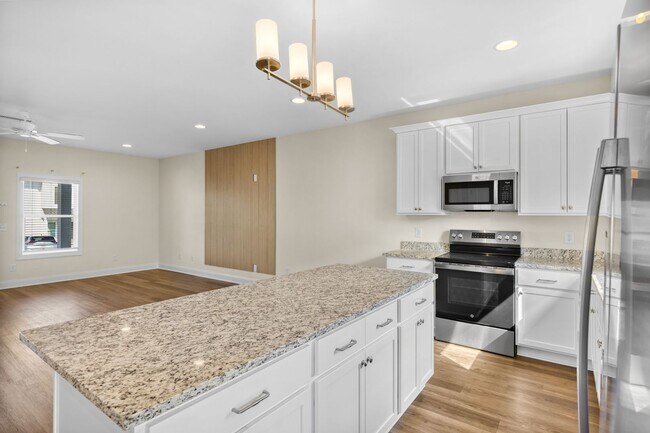 Building Photo - 3260 Academy Dr