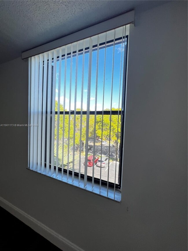 Building Photo - 14301 N Kendall Dr