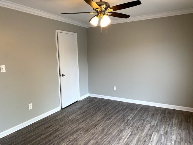 Building Photo - 2018 Hobbs Rd SE