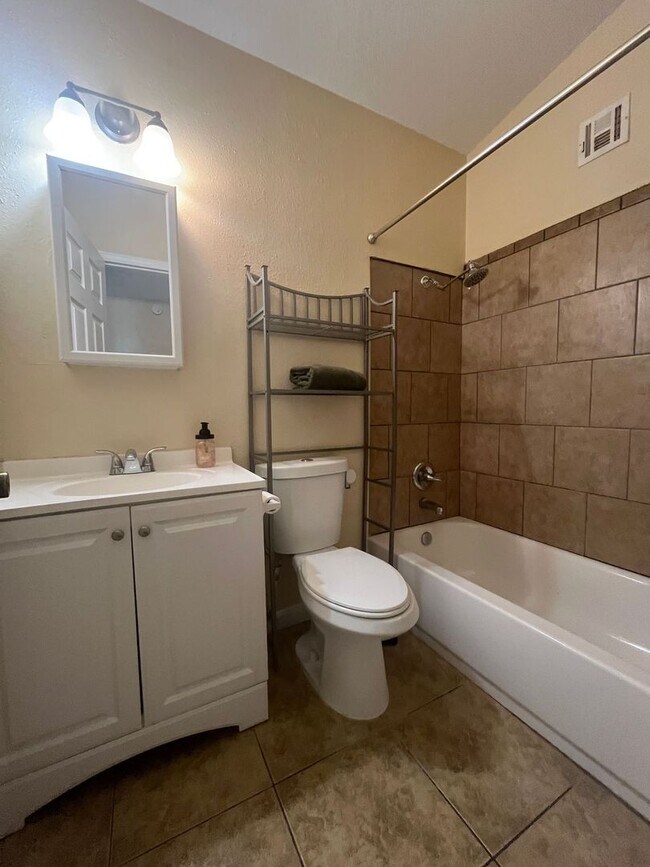 Building Photo - Updated 3 bedroom single-family home