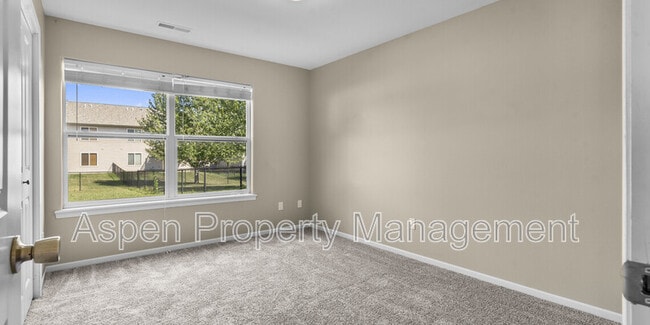 Building Photo - 482 N Mckenzie Ln