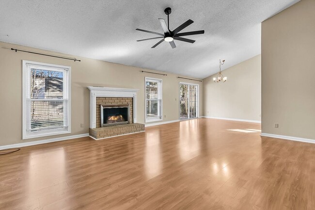 Building Photo - Completely Refreshed 3 Bedroom 2 Bathroom ...