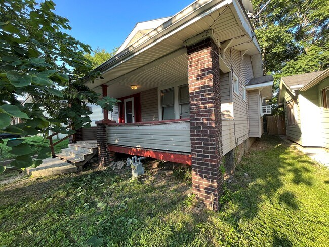 Treed fence lot - 2913 N 27th St