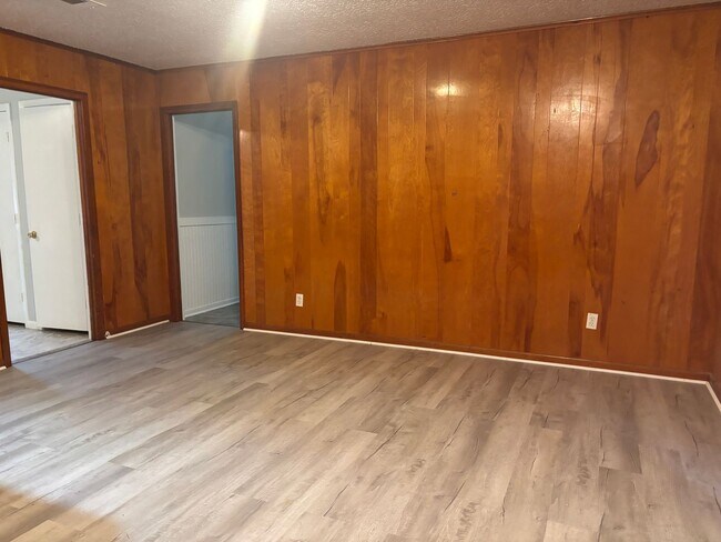 Building Photo - 3160 Bienville Dr