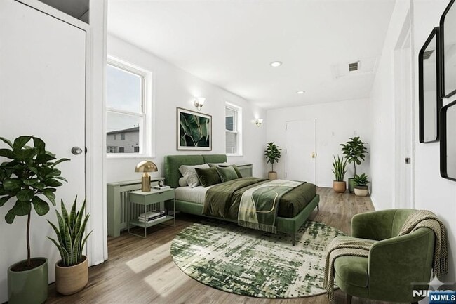 Building Photo - 826 7th St