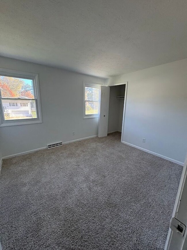 Building Photo - Three bedroom two bathroom home for rent