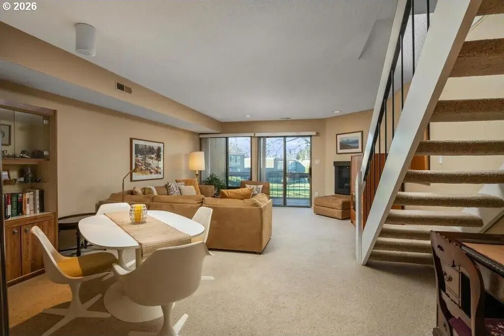 Building Photo - 1655 NW Lakeway Ln