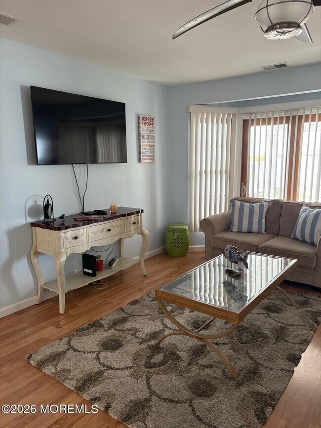 Building Photo - 11 Harborside Dr W