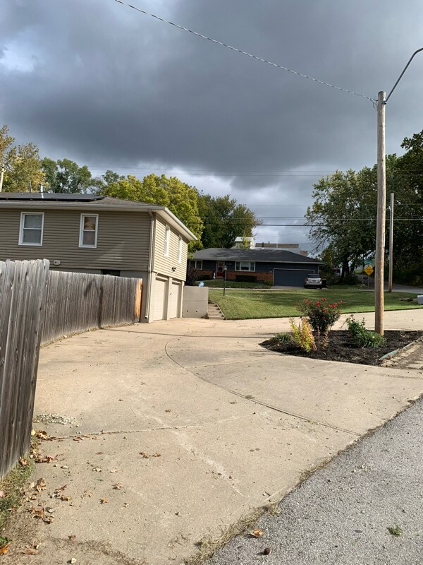 Building Photo - 624 NE 39th Terrace