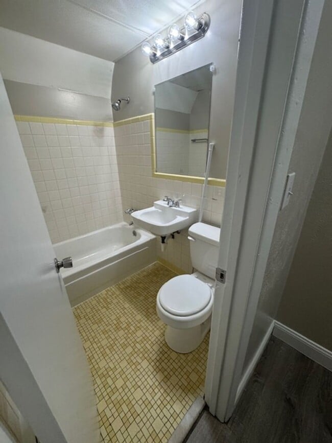 Building Photo - Affordable 2 bedroom apartment