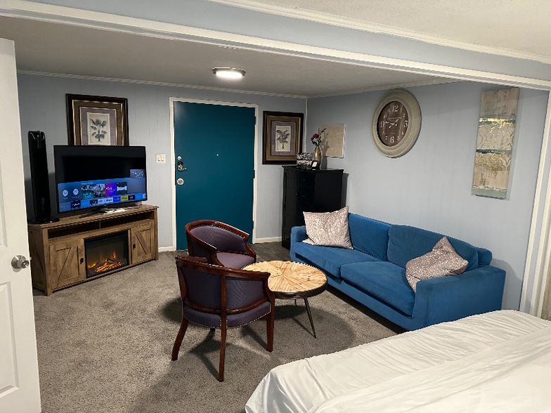 Building Photo - 1504 N Fielder Rd