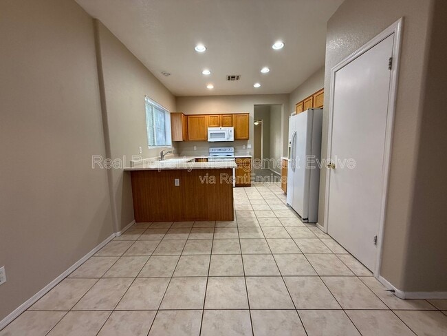 Building Photo - 40517 N Territory Trail