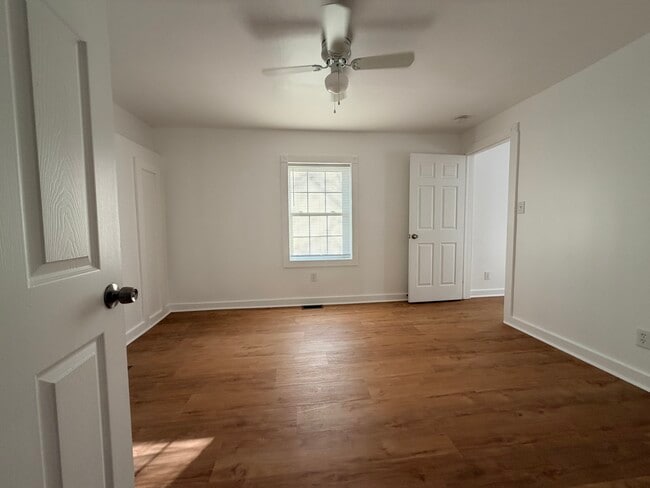 Building Photo - 417 S Hill Ave