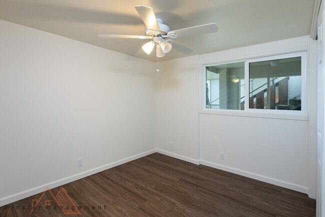 Building Photo - 2133 Metcalf St