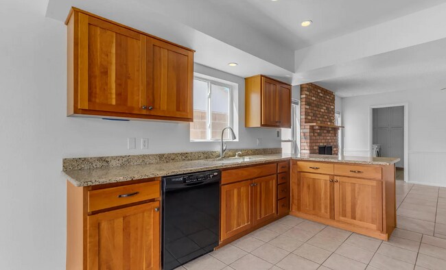Building Photo - 2935 S Mollera