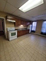 Building Photo - 227 Pleasant St