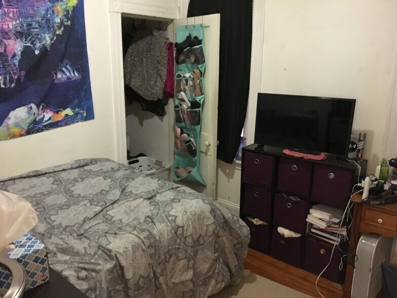 Building Photo - 162 Kelton St