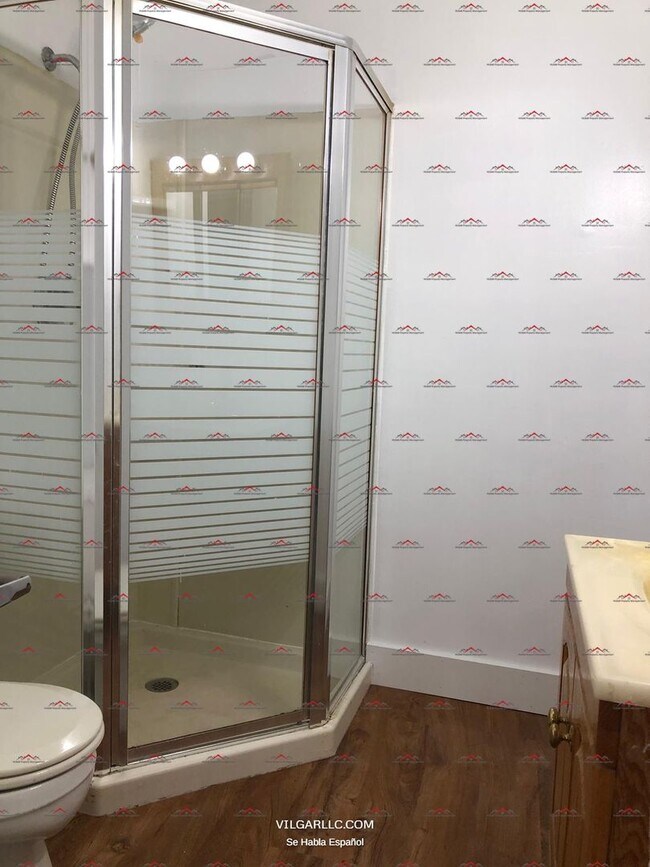 Building Photo - 2426 Schrage Ave