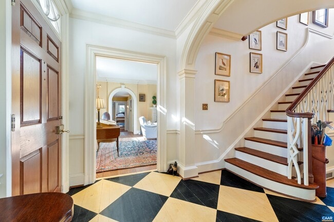 Building Photo - 640 Ivy Ln