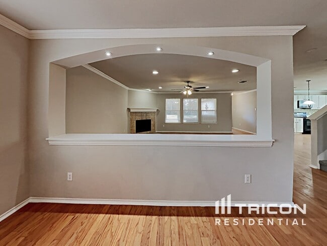 Building Photo - 509 Niagara Falls Dr