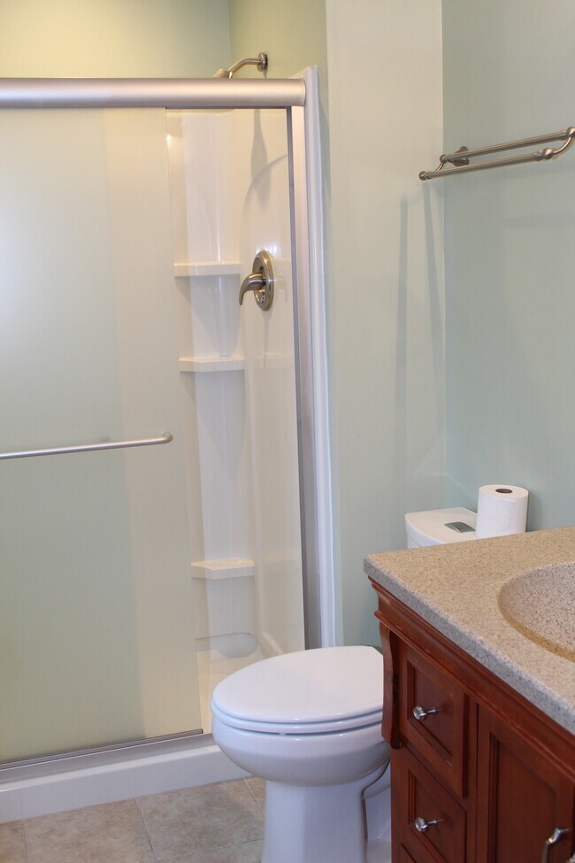 Building Photo - 8 E Harbor Dr