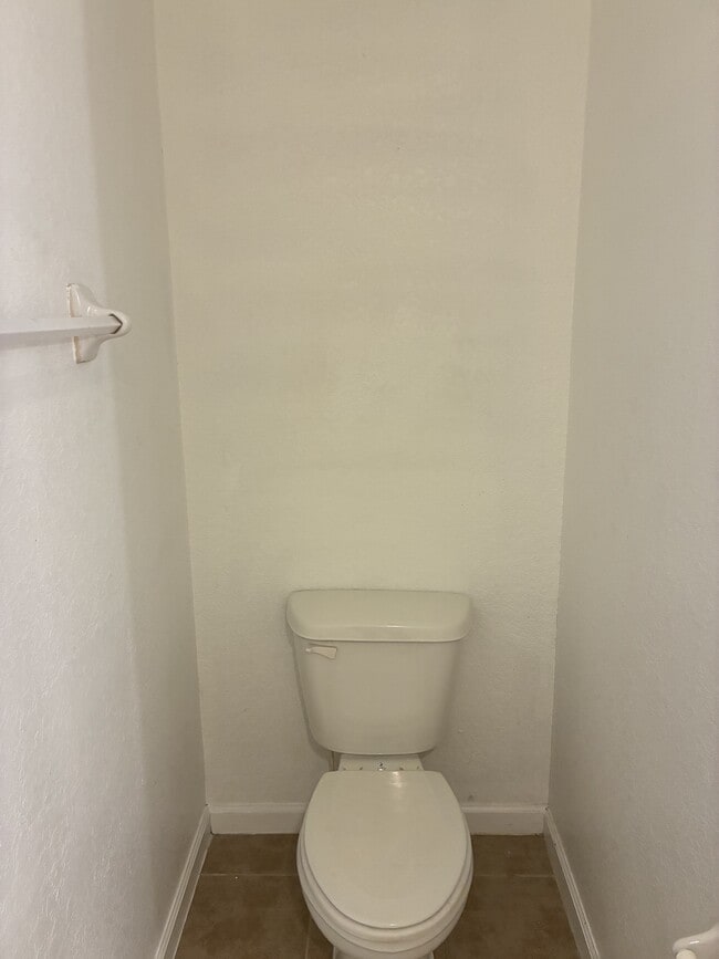 Building Photo - 6039 E Adams St