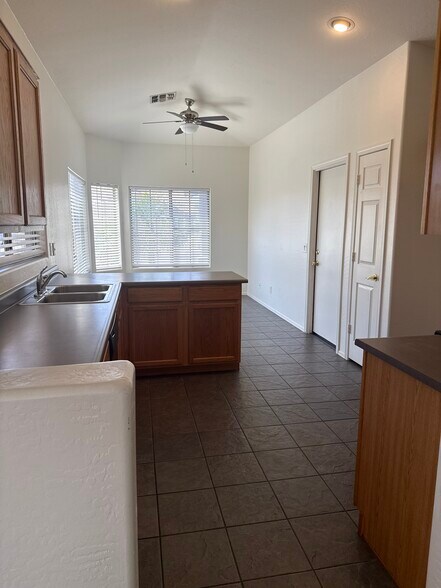 Large eat-in Kitchen - 3793 S Joshua Tree Ln
