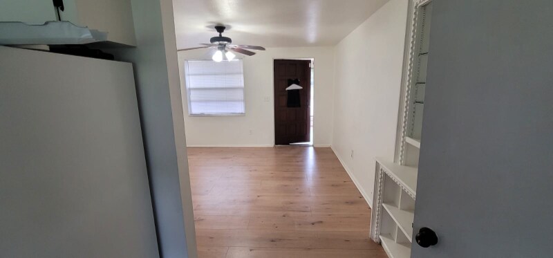 Building Photo - 124 6th St W