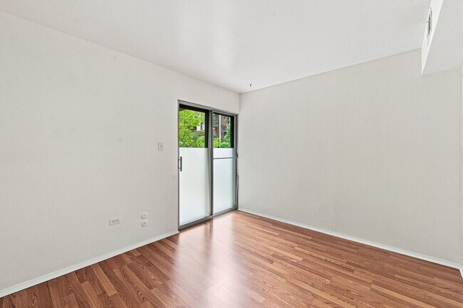 Building Photo - 6109 Knoll Wood Rd