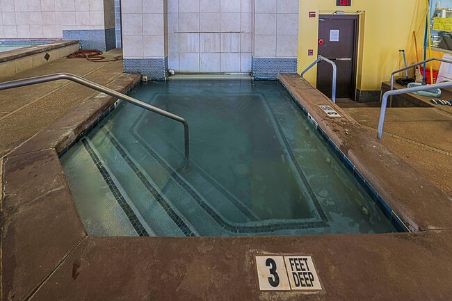 Building Photo - 675 S President St