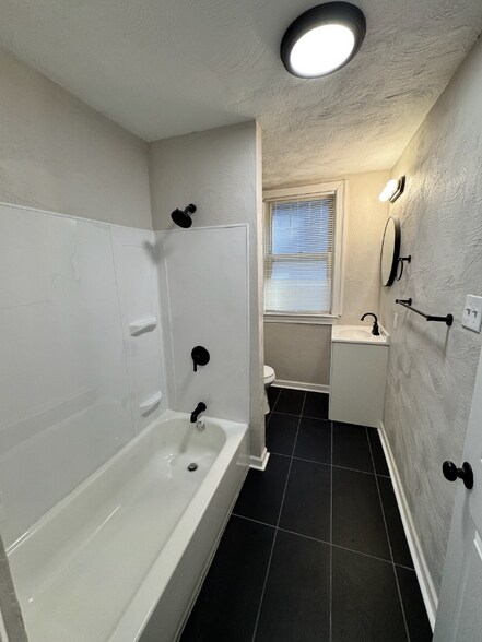 Building Photo - 755 Chislett St